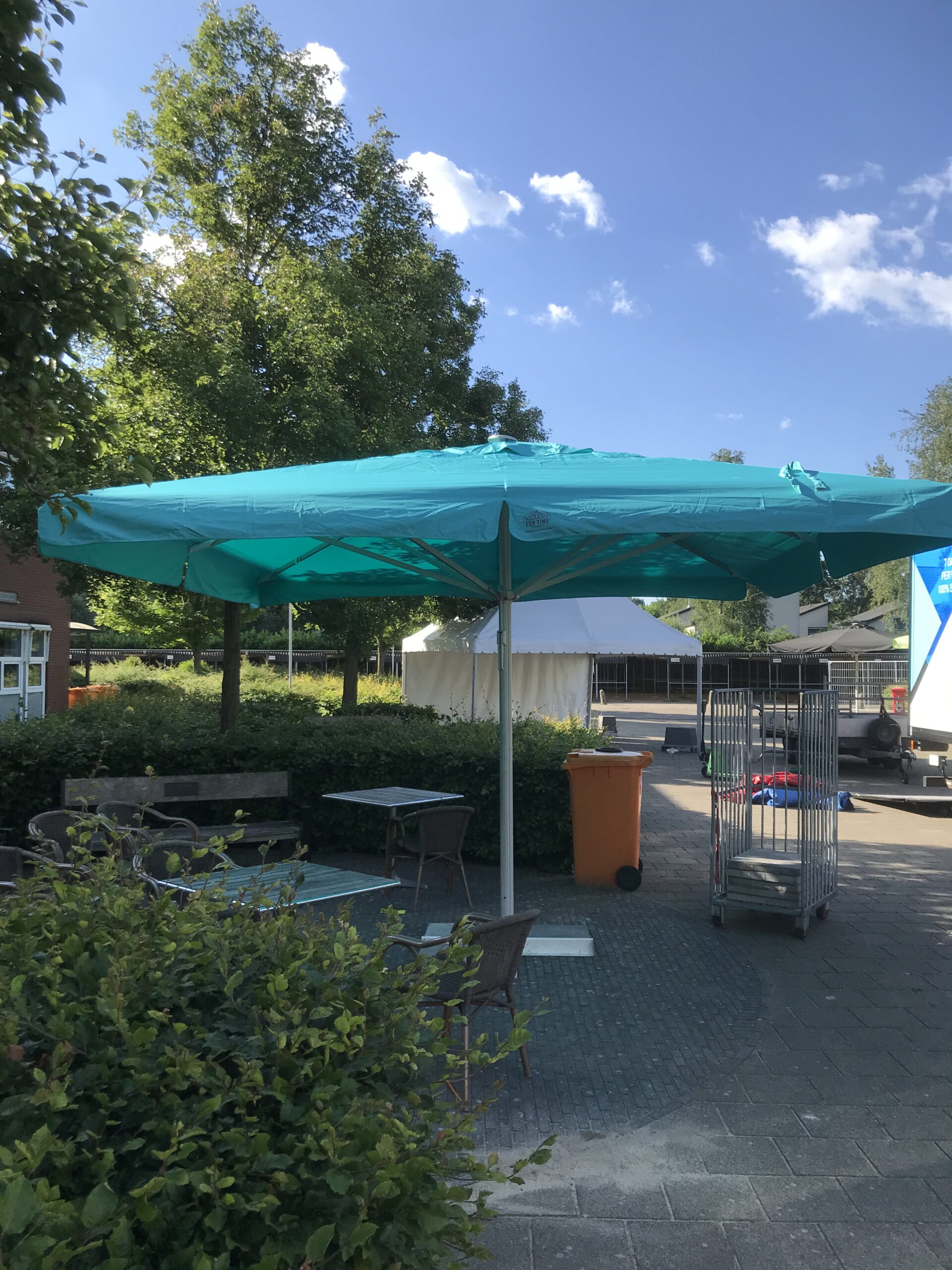 Parasol XXL 4 x 4 meter lichtblauw