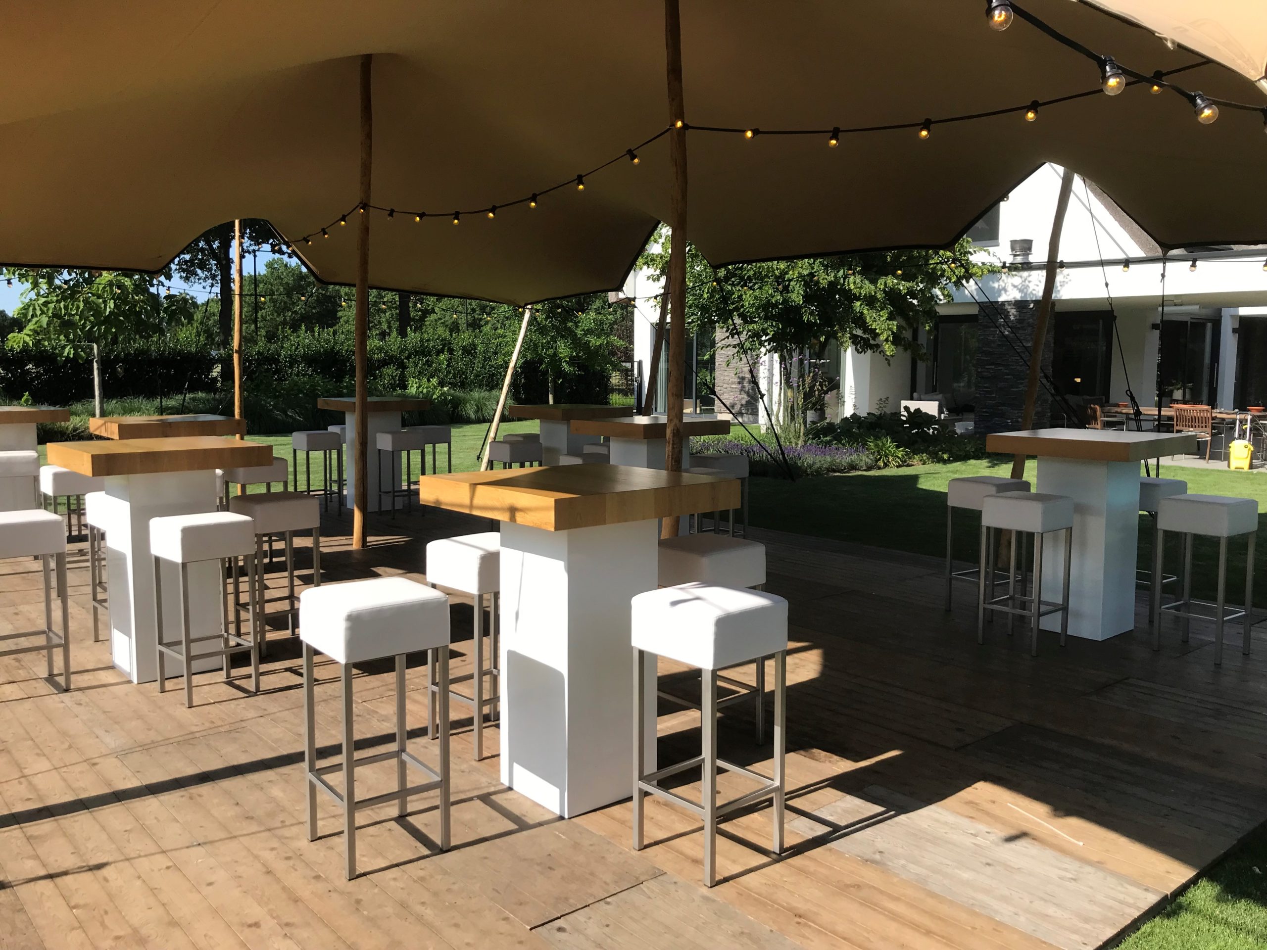 sfeer foto stretch tent met meubels lounge wit eik